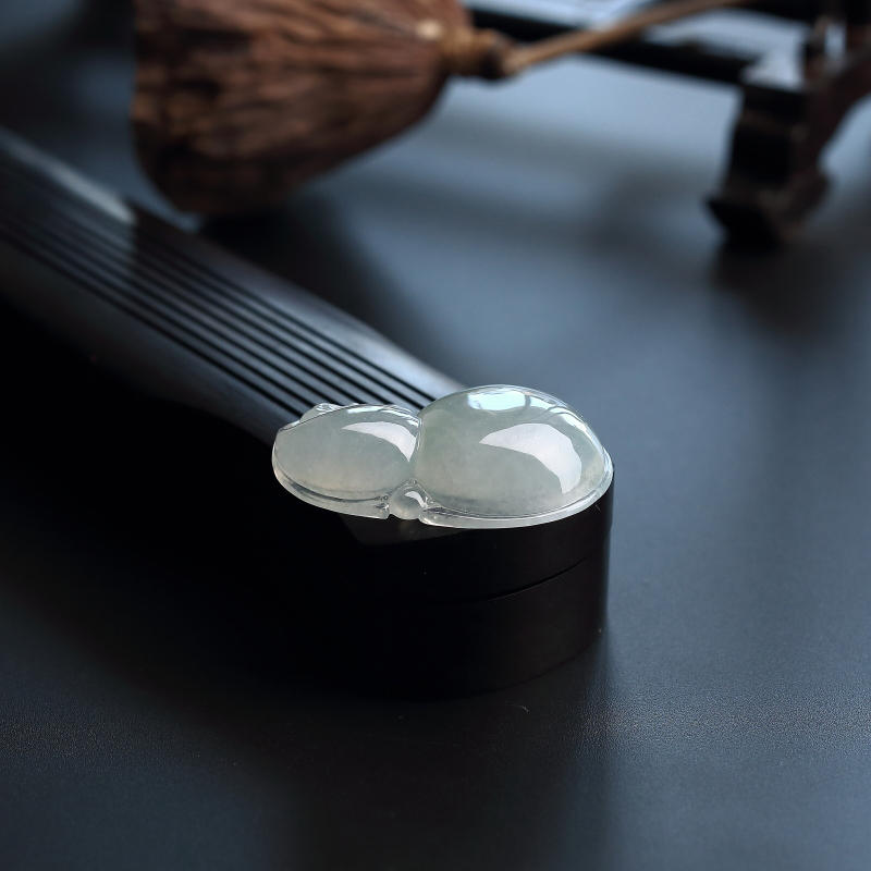 糯种浅绿翡翠葫芦-红掌柜