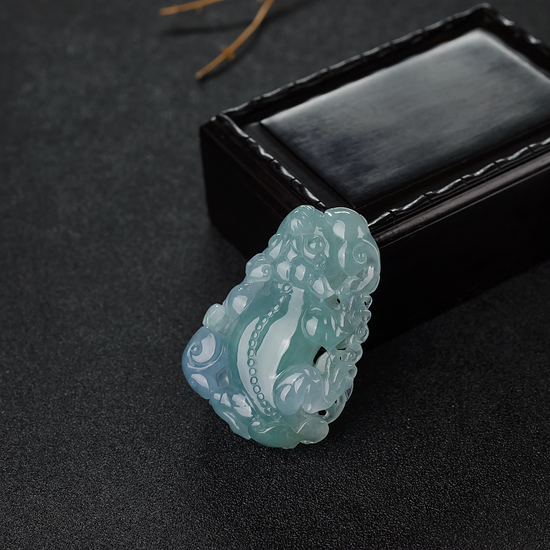 天然糯种春带彩翡翠貔貅吊坠-红掌柜