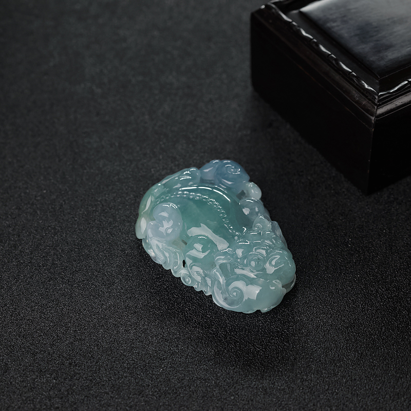 缅甸天然糯种春带彩翡翠吊坠-红掌柜