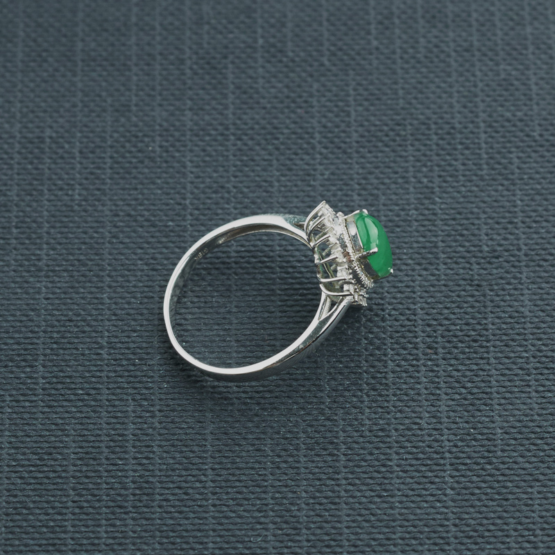 18K金镶钻糯种阳绿翡翠水滴戒指