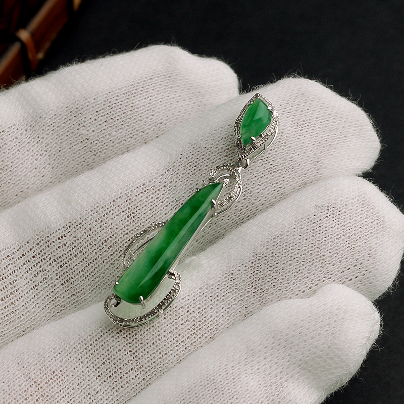 缅甸冰种飘绿翡翠随形吊坠-红掌柜珠宝