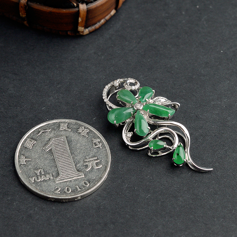 糯冰种浓绿翡翠吊坠-红掌柜珠宝