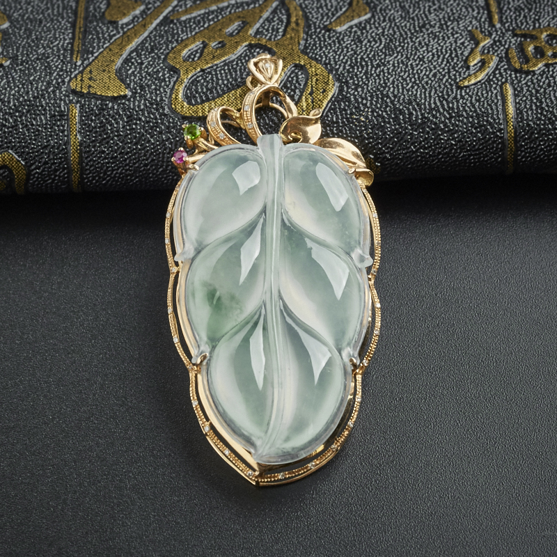 冰种阳绿翡翠吊坠 - 红掌柜珠宝