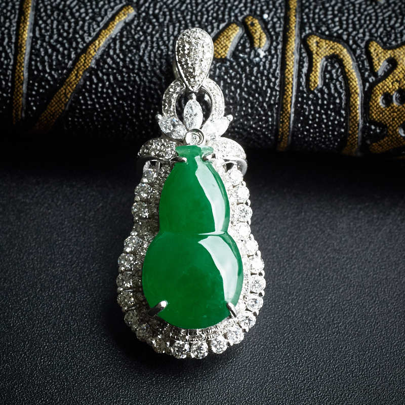 翠色翡翠葫芦吊坠-红掌柜珠宝