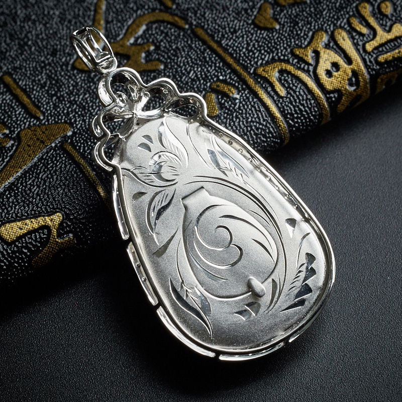 18K镶钻阳绿仿古牌翡翠吊坠-红掌柜珠宝