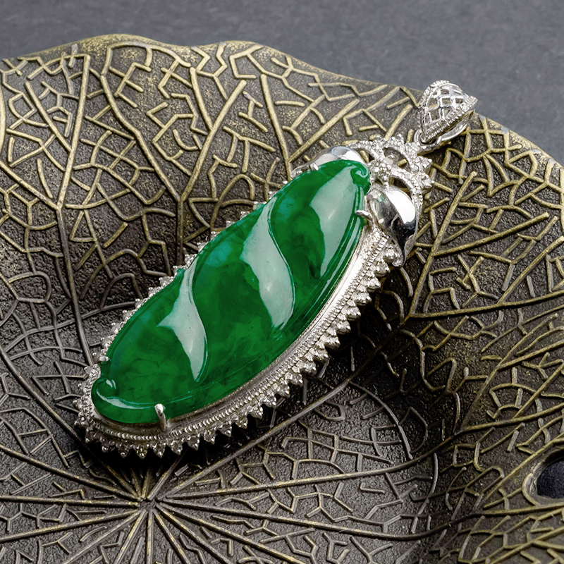 镶金浓绿翡翠吊坠-红掌柜珠宝