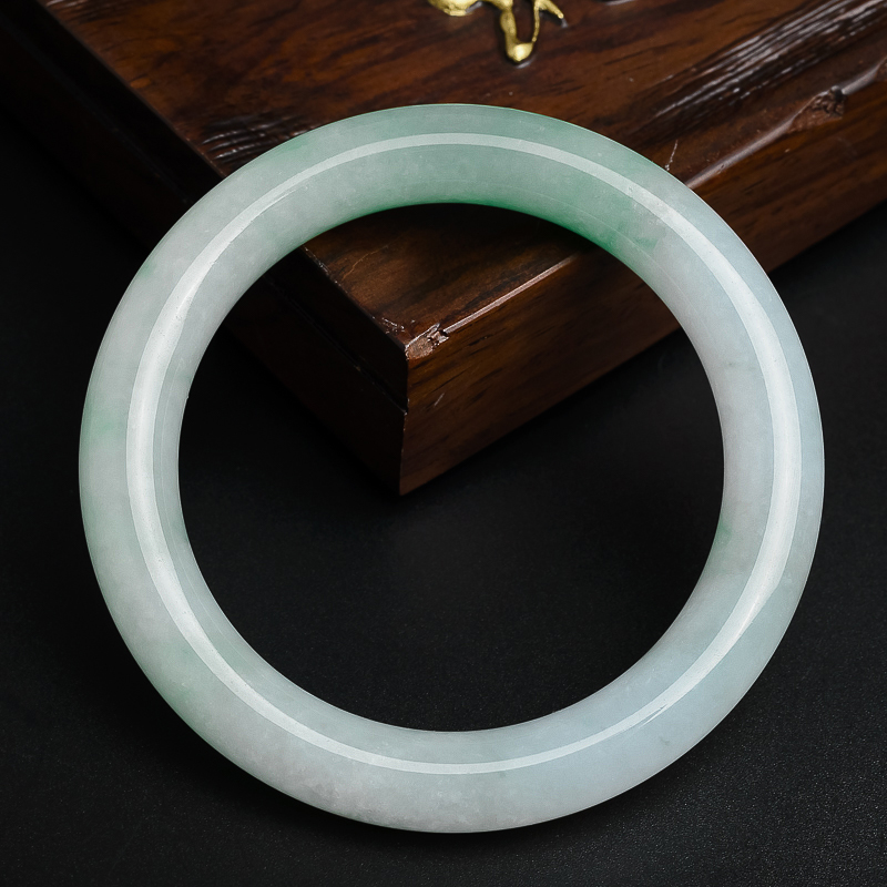 糯种飘绿翡翠手镯-红掌柜珠宝