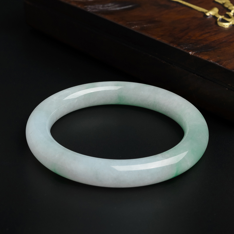 缅甸糯种飘绿翡翠手镯-红掌柜珠宝