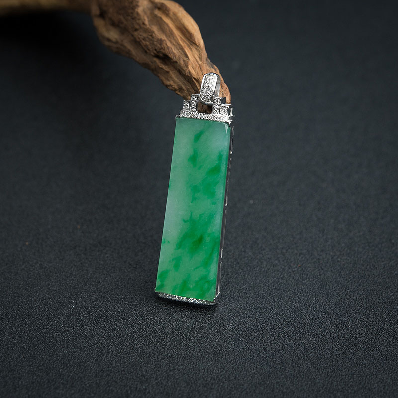 18K金镶钻糯种飘翠翡翠无事牌吊坠 - 红掌柜