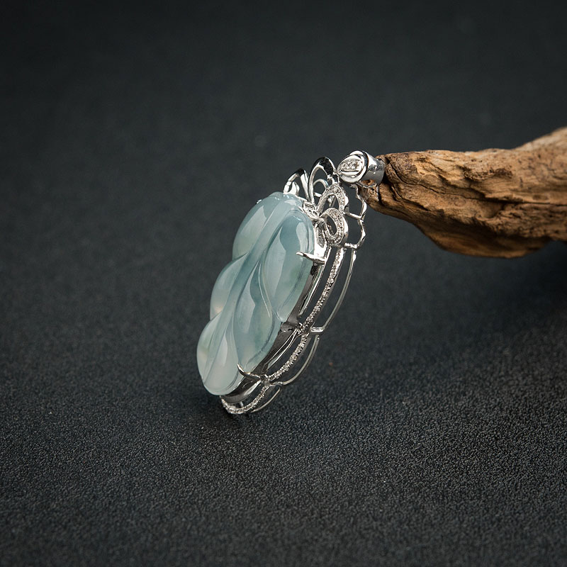 缅甸18K金镶钻糯冰种飘翠翡翠叶子吊坠 - 红掌柜