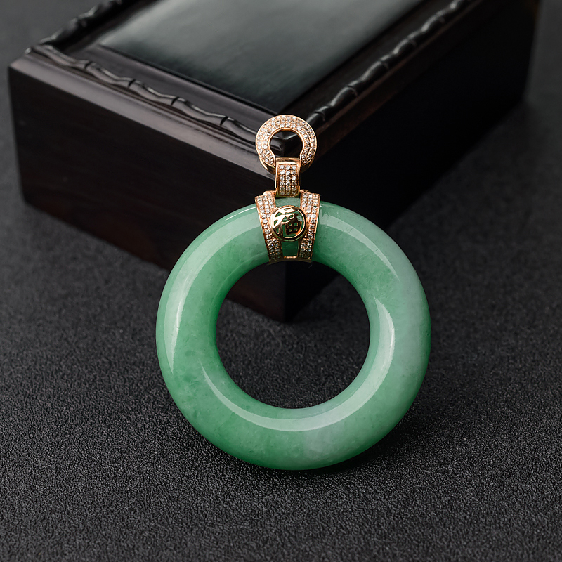 18K金镶钻天然糯种翠色翡翠怀古吊坠-红掌柜