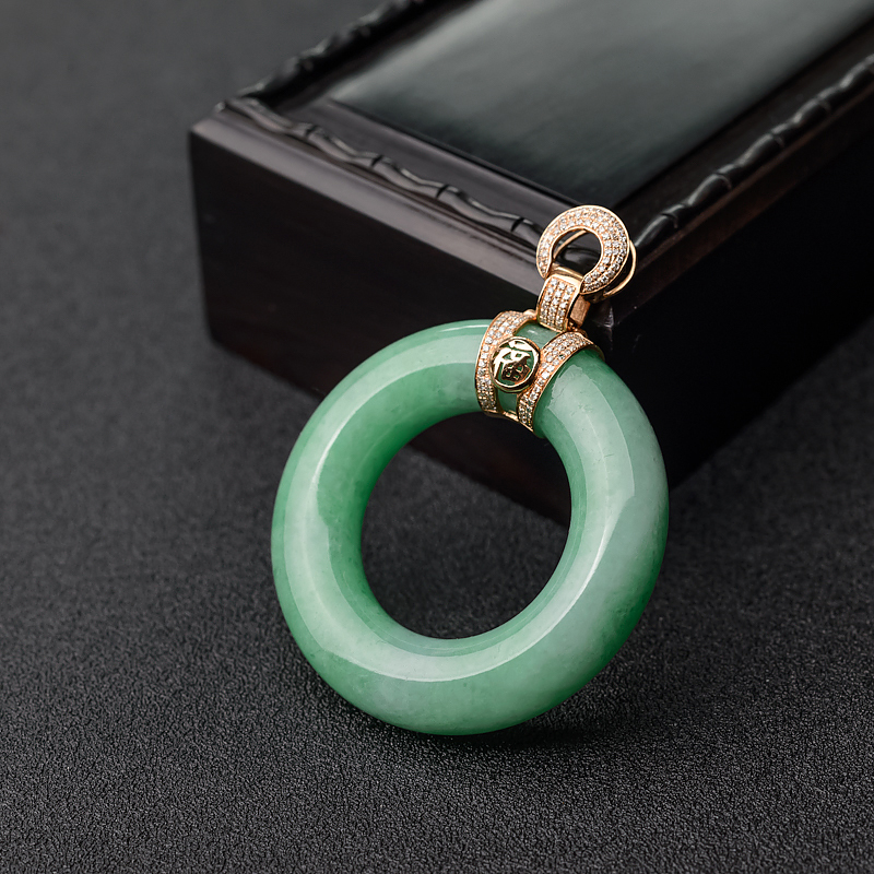 天然糯种翠色翡翠怀古吊坠-红掌柜