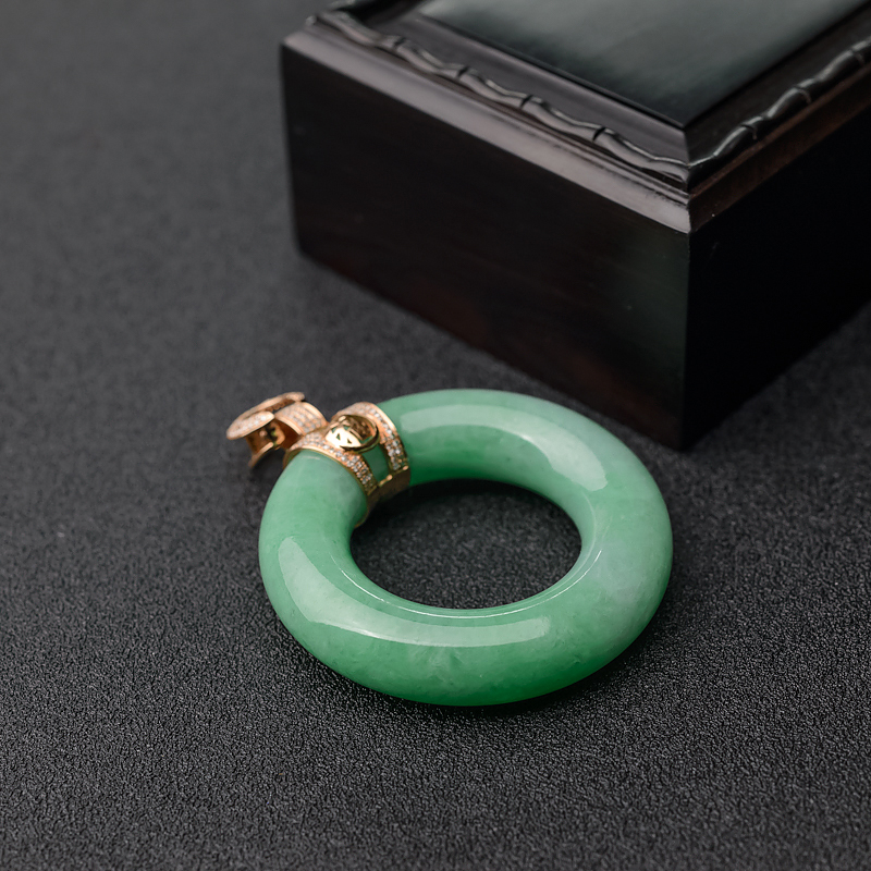 18K金镶钻天然糯种翡翠怀古吊坠-红掌柜