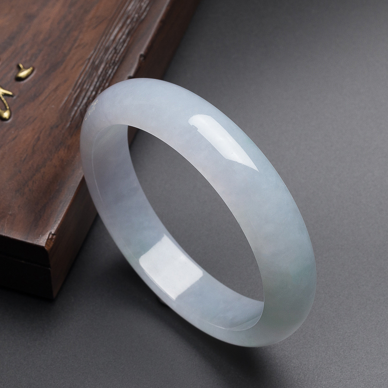 细糯种飘浅绿翡翠手镯-红掌柜珠宝