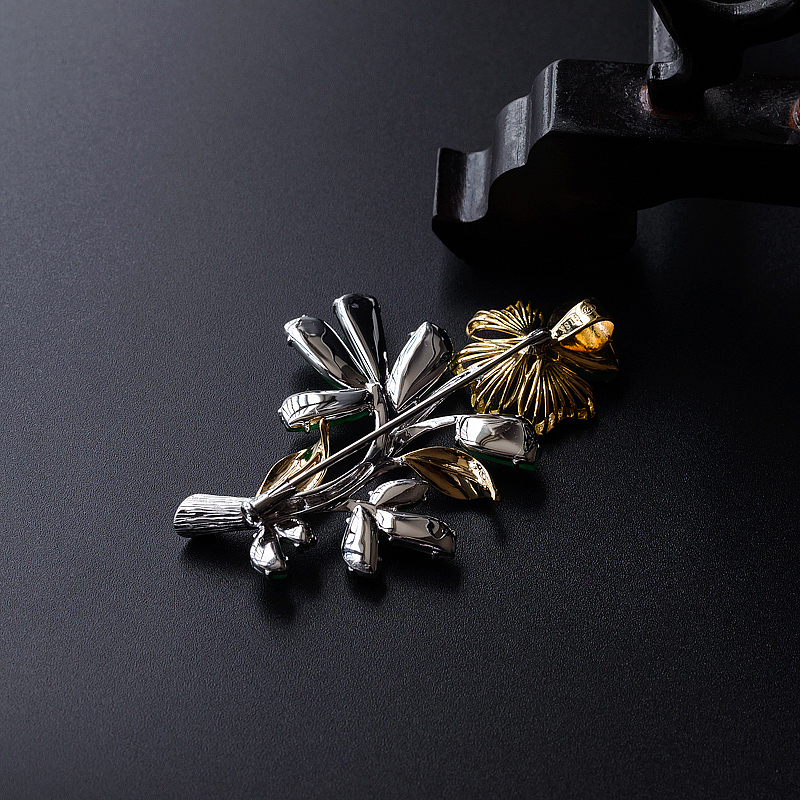 18K镶缅甸冰糯种黄阳绿翡翠四叶草胸针-红掌柜