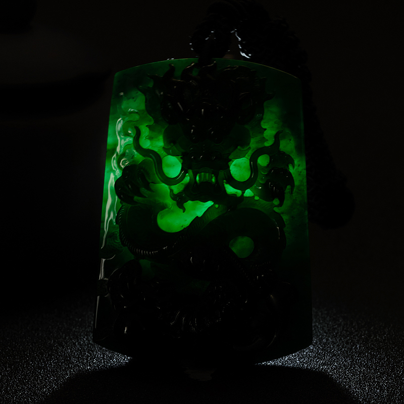 冰糯种墨翠龙牌吊坠-红掌柜