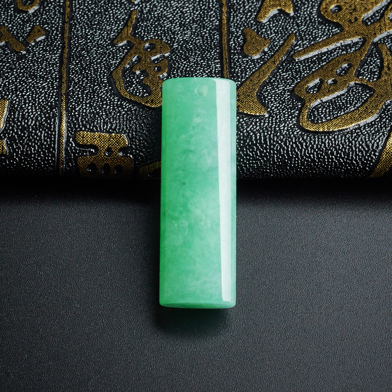 糯种苹果绿翡翠方牌吊坠 - 红掌柜珠宝