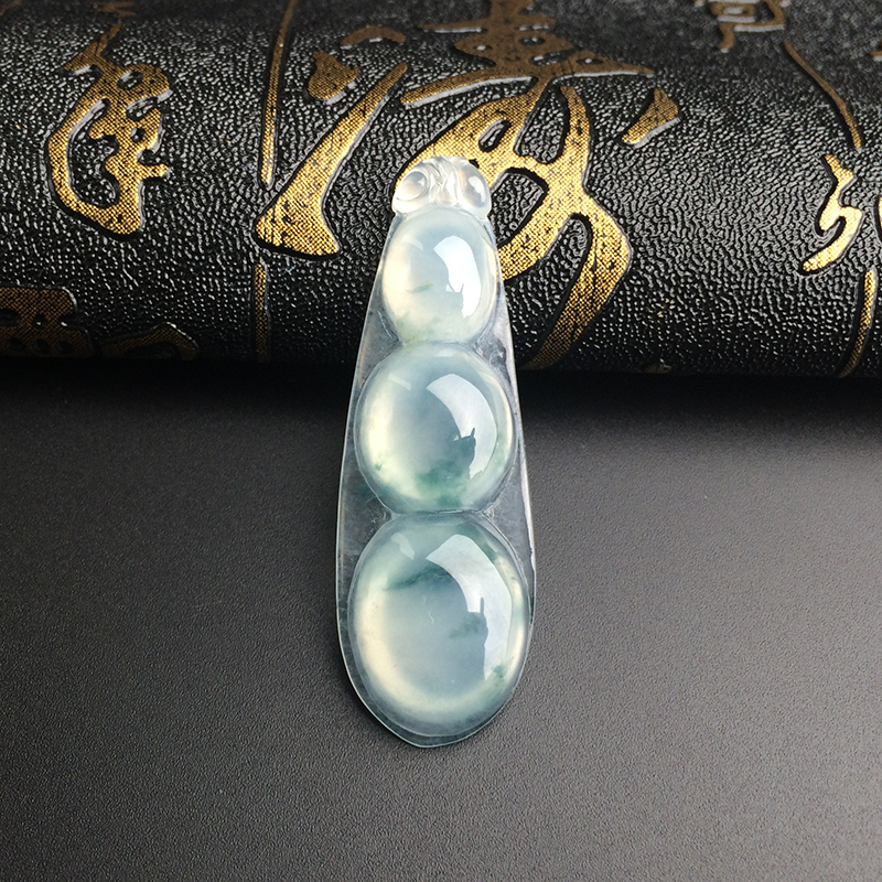 冰种飘蓝花翡翠福豆吊坠-红掌柜