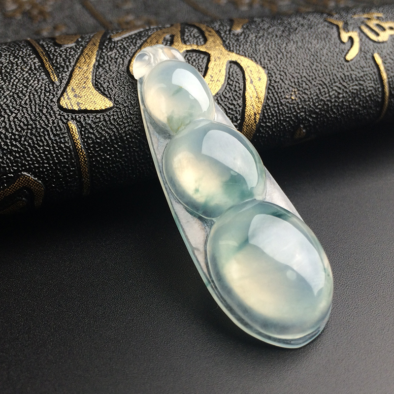 冰种飘蓝花翡翠吊坠-红掌柜