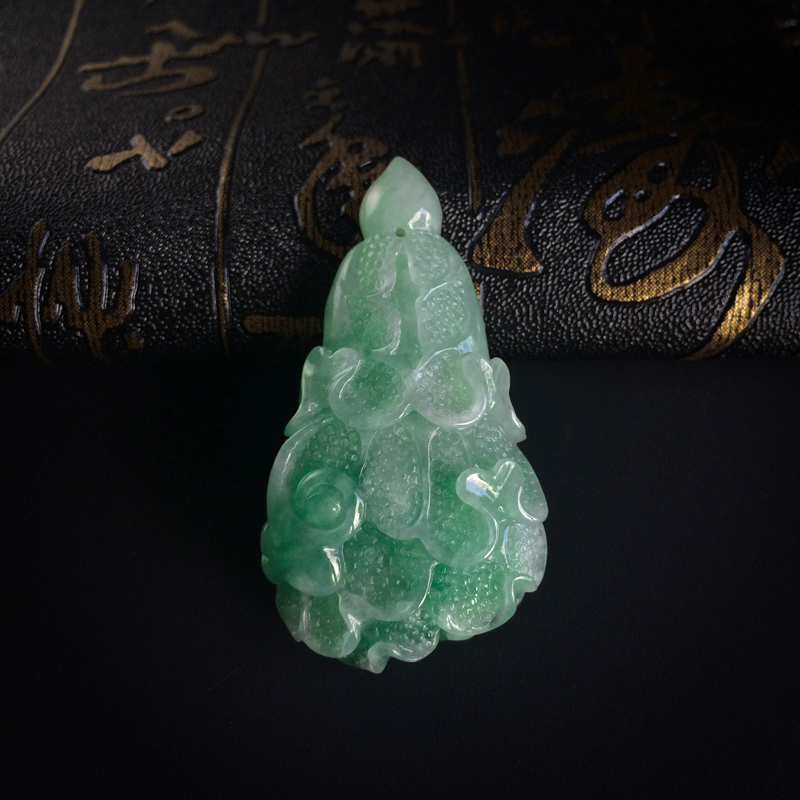 飘绿翡翠吊坠-红掌柜