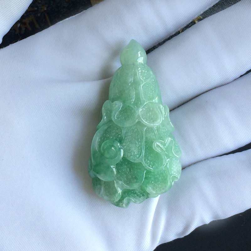 冰糯种翡翠吊坠-红掌柜