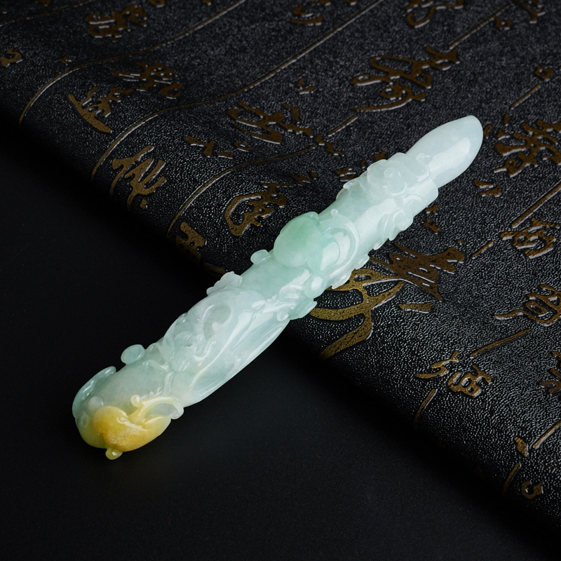糯种浅绿飘黄翡毛笔摆件 - 红掌柜