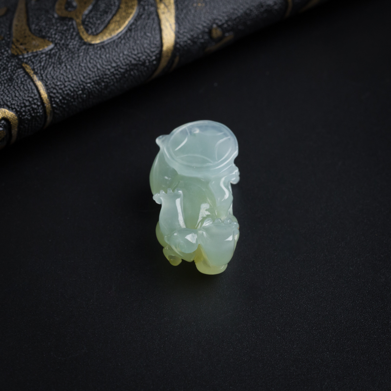 冰糯种黄翡翡翠貔貅-红掌柜