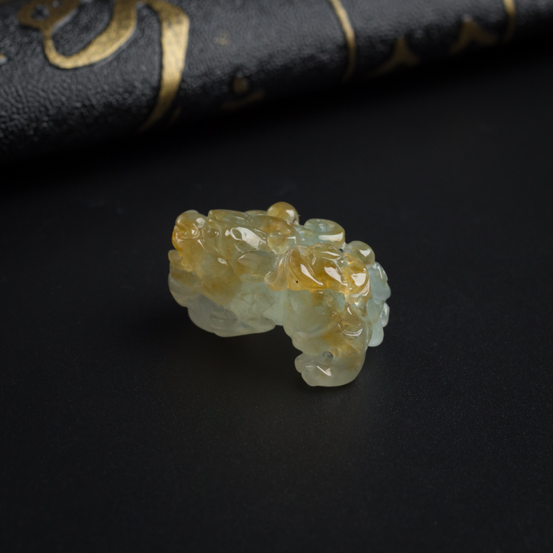 冰糯种翡翠貔貅-红掌柜
