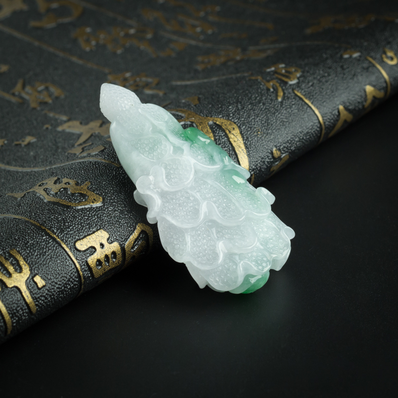 飘绿翡翠白菜吊坠-红掌柜