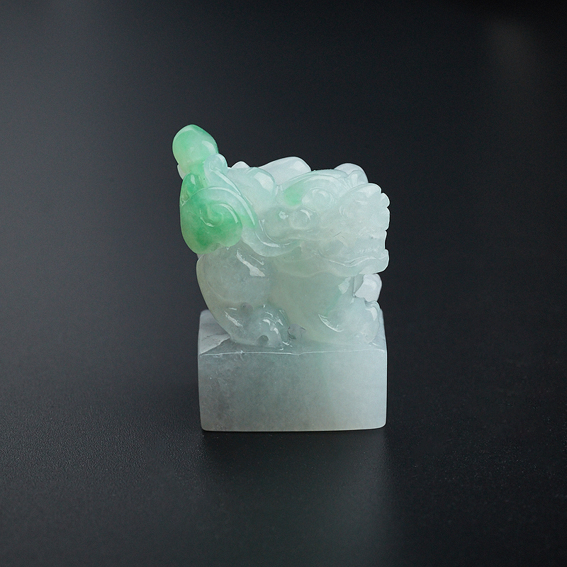 冰糯种飘绿翡翠貔貅-红掌柜