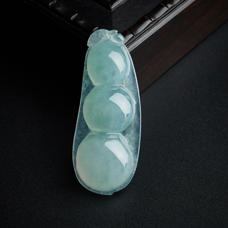 冰糯种翡翠吊坠-红掌柜