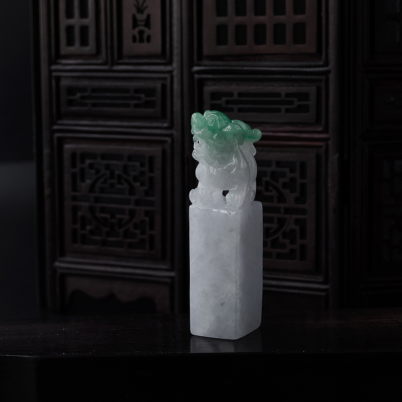 缅甸天然糯种淡春带彩翡翠貔貅印章-红掌柜