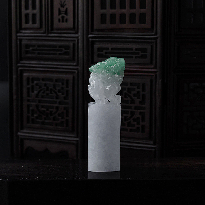 缅甸糯种淡春带彩翡翠貔貅印章-红掌柜
