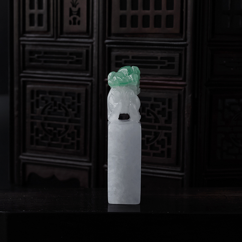 缅甸天然淡春带彩翡翠貔貅印章-红掌柜