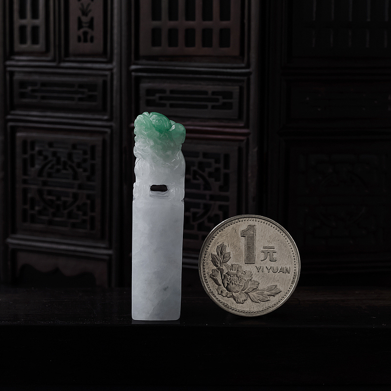 糯种淡春带彩翡翠貔貅印章-红掌柜