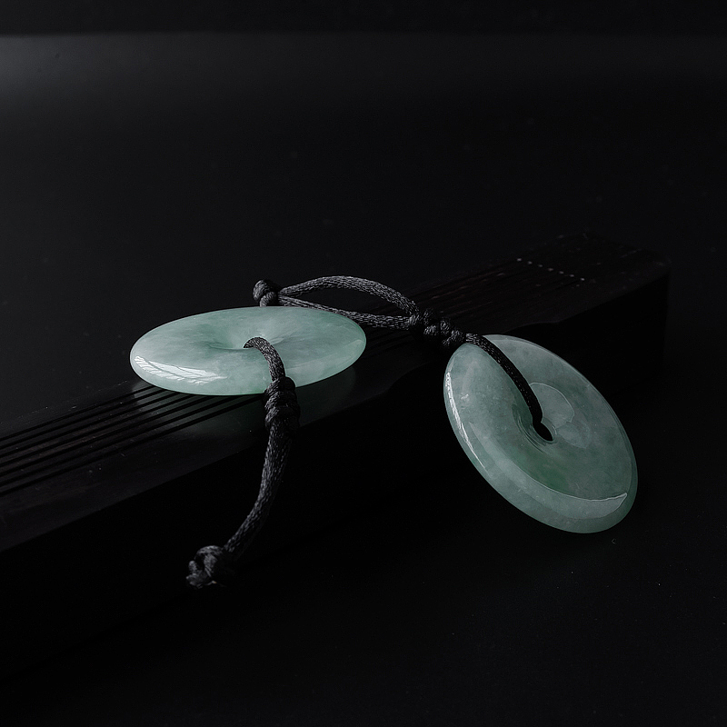 苹果绿翡翠平安扣吊坠-红掌柜