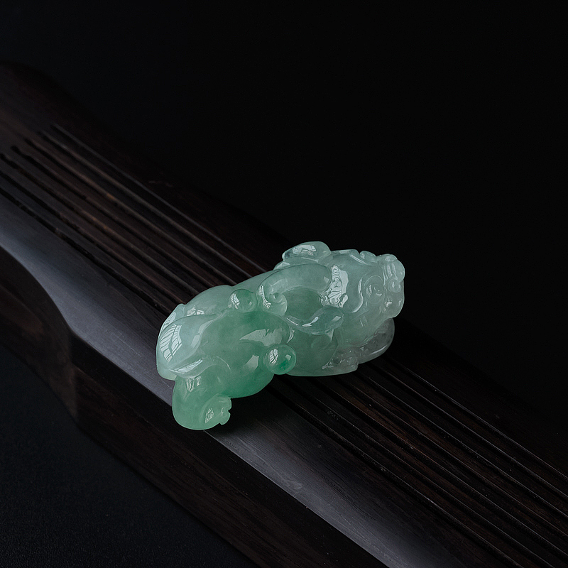 糯种翡翠貔貅吊坠-红掌柜