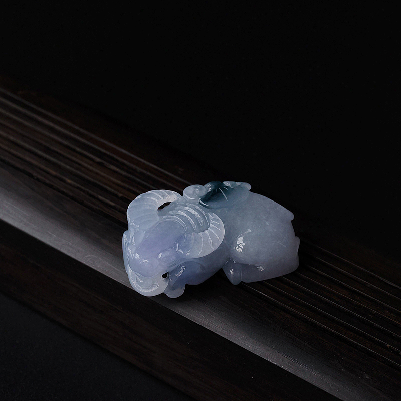 糯种春带彩翡翠吊坠-红掌柜