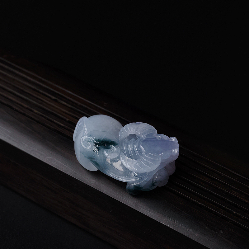 春带彩翡翠吊坠-红掌柜