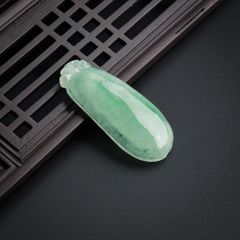 天然糯冰种飘绿翡翠福瓜吊坠-红掌柜