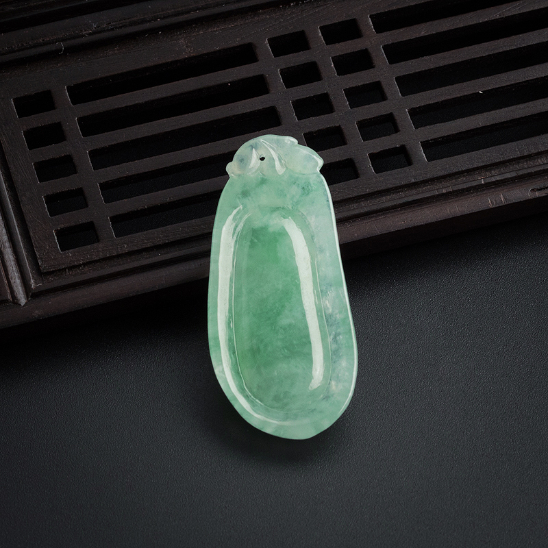缅甸天然飘绿翡翠福瓜吊坠-红掌柜