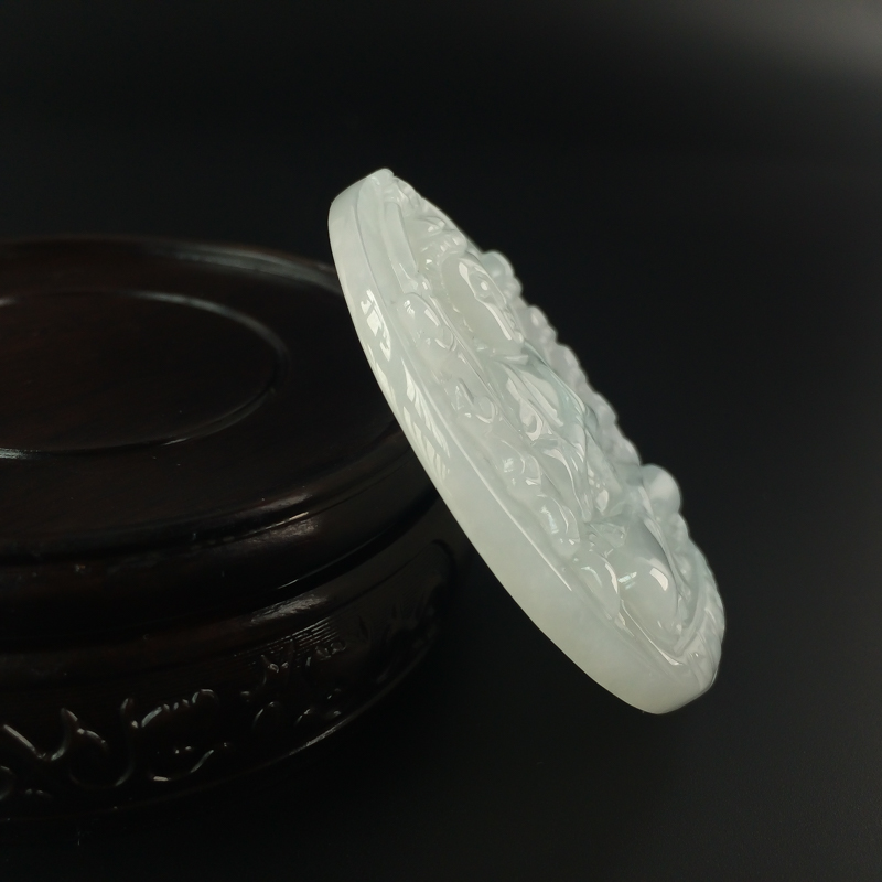 糯种浅绿翡翠千手观音牌吊坠-红掌柜