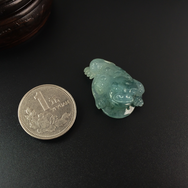 冰糯种翡翠三足金蟾吊坠-红掌柜