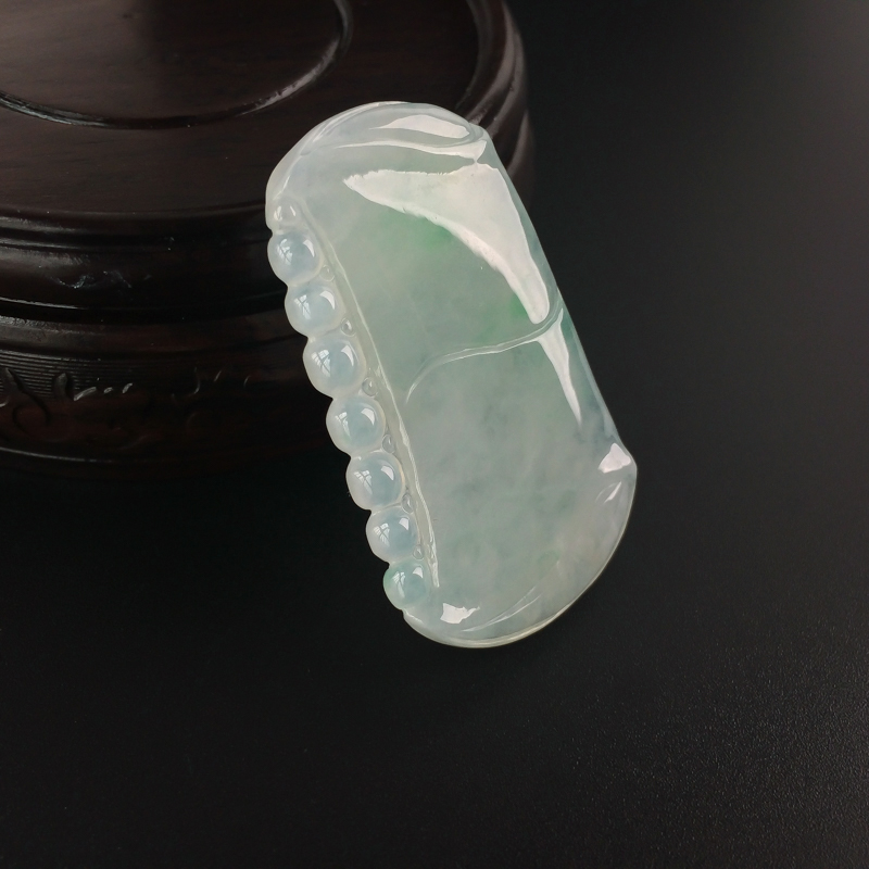 天然冰糯种浅绿翡翠无事牌吊坠-红掌柜