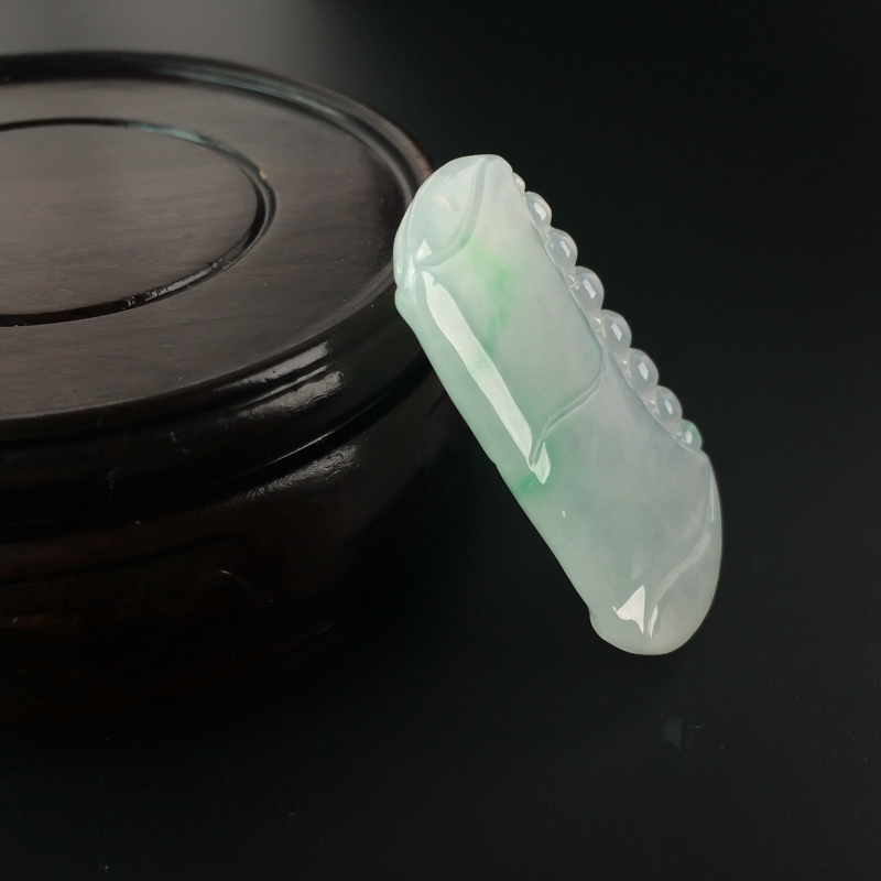 冰糯种浅绿翡翠无事牌吊坠-红掌柜