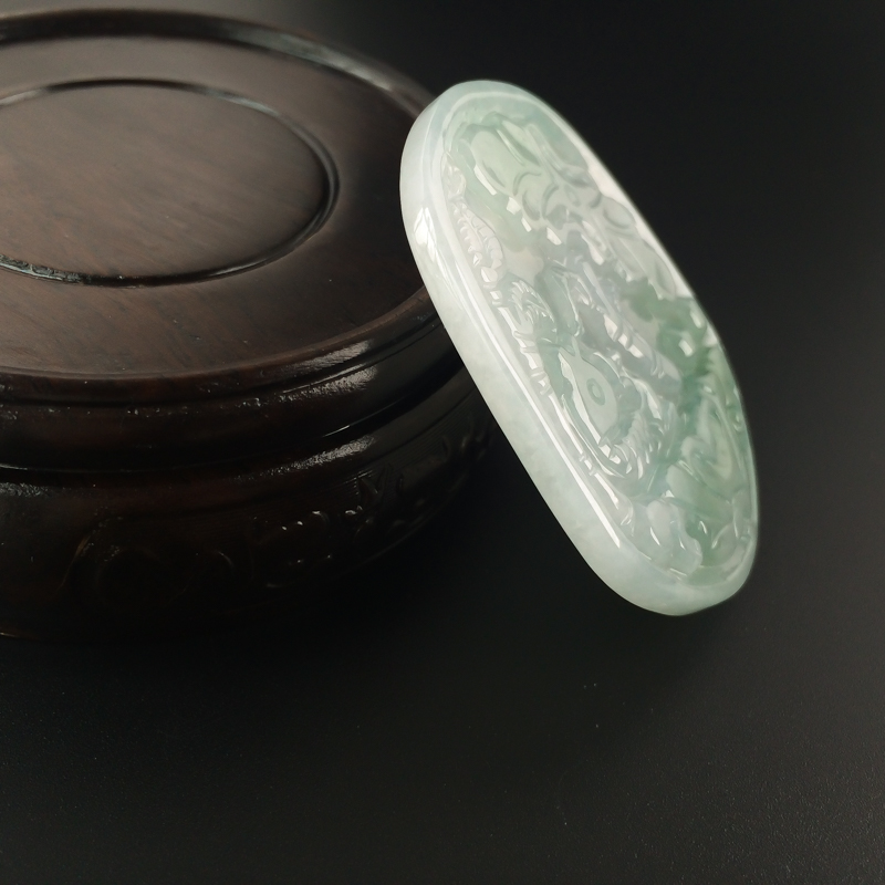 糯种飘绿翡翠连年有余吊坠-红掌柜