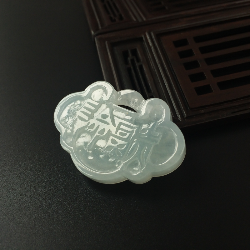 缅甸糯种淡绿翡翠长命锁吊坠-红掌柜