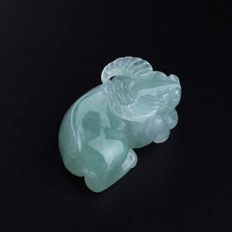 缅甸糯种浅绿翡翠牛吊坠-红掌柜