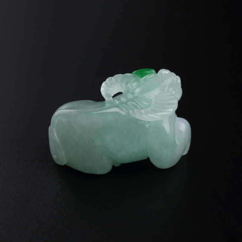 缅甸糯种浅绿翡翠牛吊坠-红掌柜