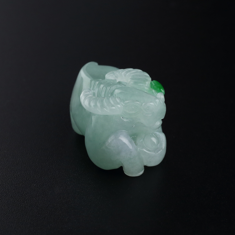 缅甸天然糯种翡翠牛吊坠-红掌柜